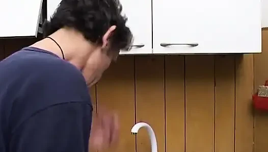 Seksi çoraplı kızıl saçlı amatör olgun götten sikişmeyi seviyor