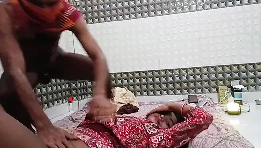 Yatak odasında Hintli ev yapımı seks - derin kovboy kız ve domaltma