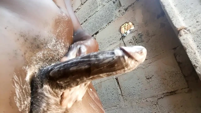 Islak ve sulu yarak boşalma masajı