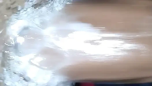 Kocasını aldatıyor