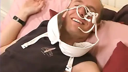 Güzel memeli ve büyük götlü seksi tıraşlı amcık beyaz kız sert bir yarak alıyor