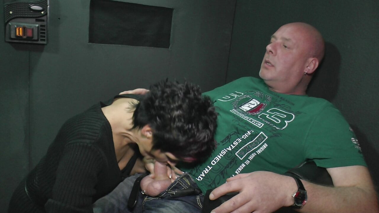 Almanlar lanet süre izlerken bir porno
