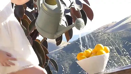 Üniversiteli kız üniversite üniforması içinde mastürbasyon