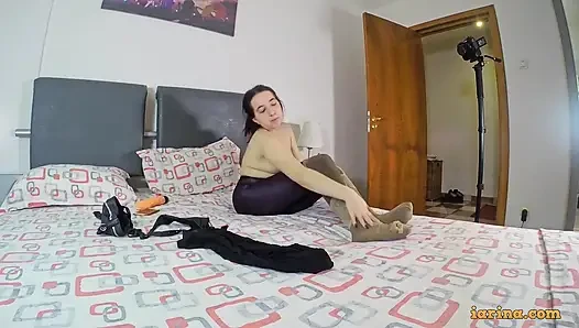 Seksi cüce külotlu çorapla kendine dokunuyor