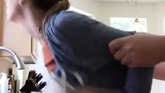 Hızlı doggystyle için beyaz latina milf