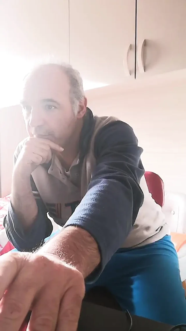 Sen beni çok azdıran sürtüğümsün