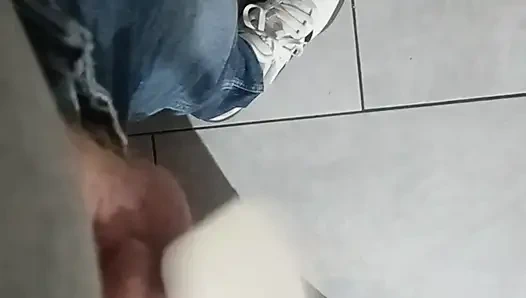 Yarak ve taşaklar spatula ile sert atıyor