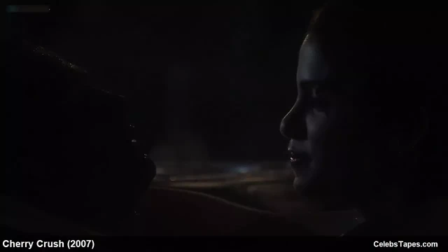 Ünlü nikki reed seksi ve romantik seks sahnelerinde dalga geçiyor