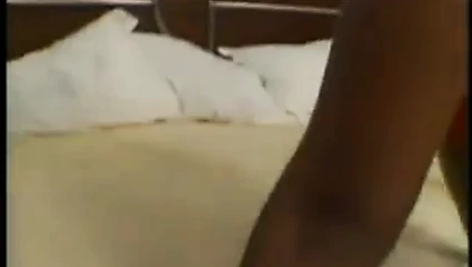 Kısa video - michelle bas gösteriyor