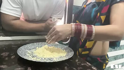 Kayınbiraderi baldızının bluzunun üzerine buğday unu koydu ve amını sert sikiyor