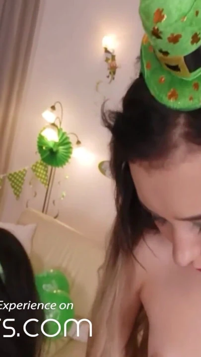 Vr bangers iki sıcak euro babes binicilik üzerinde şanslı çük | Klip 3