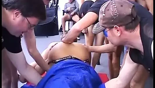 Çarpıcı Alman bebek grup seksten sonra dölle kaplanıyor