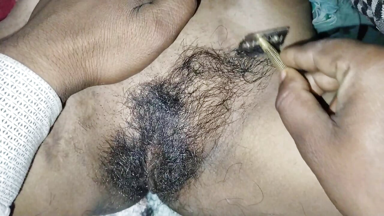 Bhabi Ne Apni Chut Ke Baal Bna Kar Masti Ki