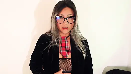 Üniversiteli kızda lunabigbooty orgazm olana kadar rol yapıyor