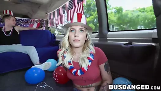 mürekkeplenmiş amatör sürtük aldı yukarı için binmek amerikan horoz