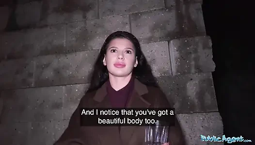 Yalnız parti kızı oyuncu seçmeleri için ürperiyor - kamu görevlisi