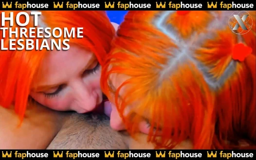 Ateşli latin lezbiyenler birbirlerinin sıkı amcıklarını yalamak için harika bir üçlü seks yapıyor