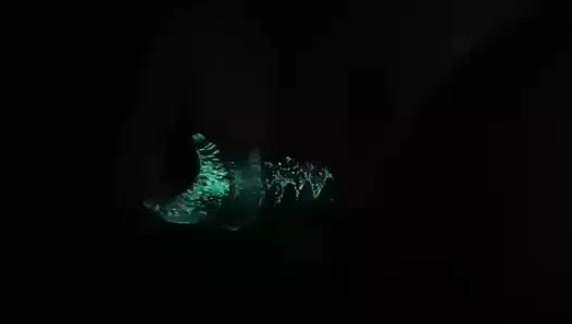 Karanlık yapay peniste benim parıltımı kullanma