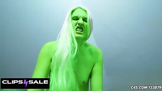 Seksi Sıcak She-Hulk Fantezi Devine Dönüşüyor