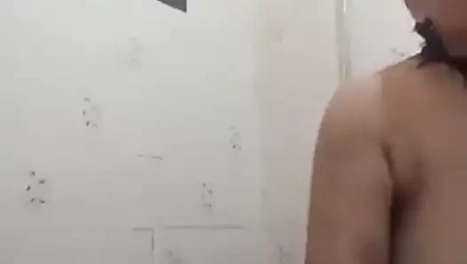 Tante TKW Indonesia Kirim Video Mandi