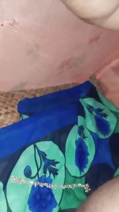 Üvey erkek kardeşim amcığımdan suyu çıkardı