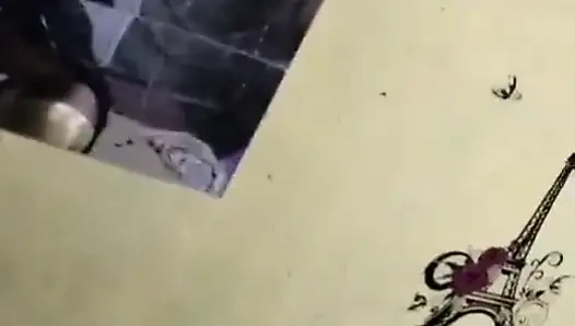 Sarili evli kadın dizlerine sakso çekiyor
