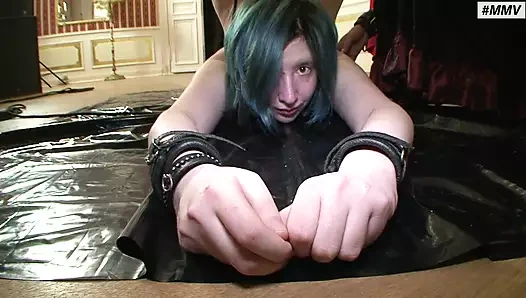 Alman - bdsm sürtükler sert kırbaçlama