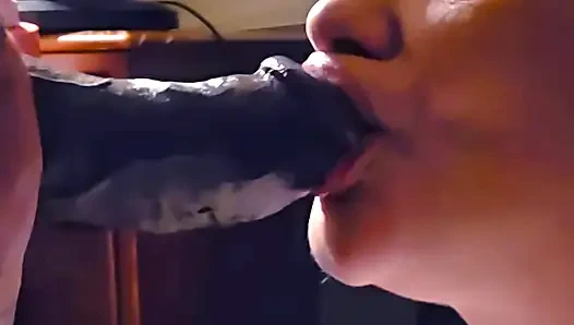 Üvey annemi mikrofonla konuşsun diye oturdum