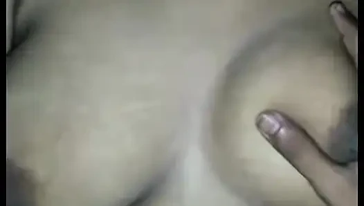 Hintli kız yarak emiyor ve mastürbasyon yapıyor