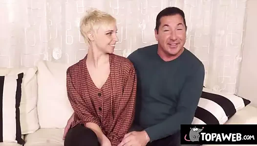 Chantilly'nin muhteşem politikacı eskortunun ilk çıkışı