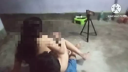 Büyük memeli yerel kız Hindistan'da sabah seksi yapıyor