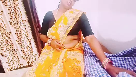 Hintli sari üvey anne ve üvey oğul sert sikişiyor Telugu edepsiz konuşuyor.