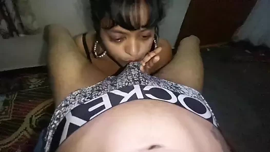 Üvey kız kardeşim sikimi emiyor, çok ateşli dilleme