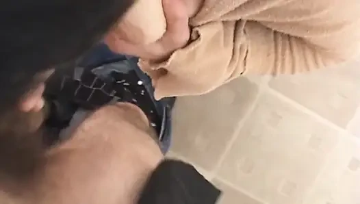 Ev sahibi komşusu tarafından sikiliyor