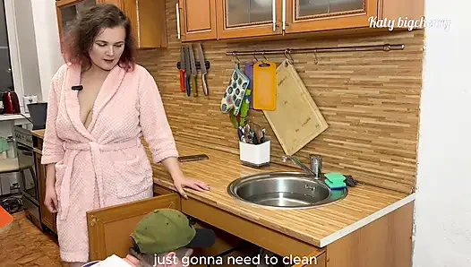 Rief der klempner, um mein waschbecken zu reparieren, er fickte stattdessen meinen arsch