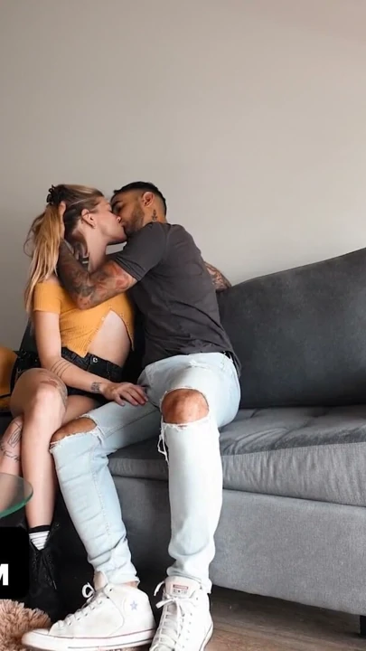 Genç Amerikalı vlogger Sammmnextdoor Buenos Aires'te Arjantinli adam Alexxxnextdoor ile takılıyor | Klip 2