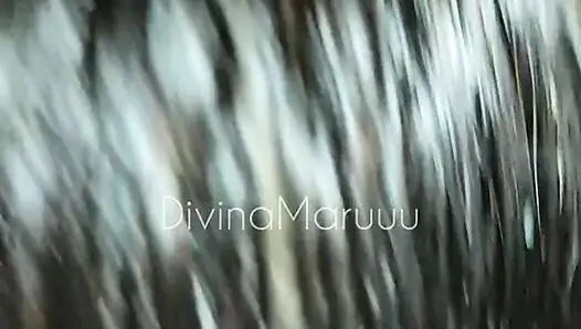 Arabada gezintiye çıktım ve onun yarağını emmek istedim