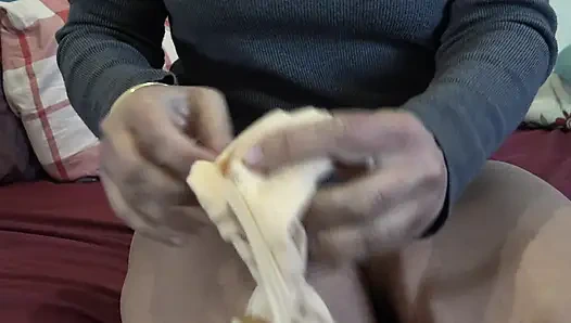 Azgın üvey anne üvey oğlunu kıllı olgun amcığını baştan çıkarıyor