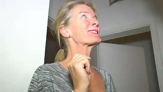 Ateşli komşum sadece kahve içmek istedi ama gitmeden önce beni sikti