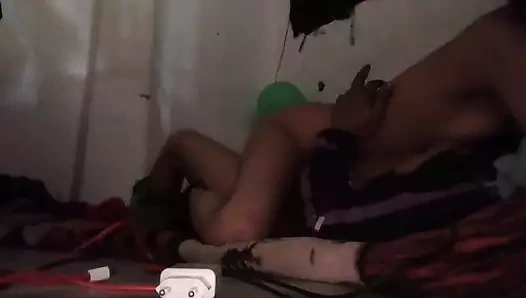 Деревенская дези девушка XXX видео хинди сосет, наслаждается аудио хинди