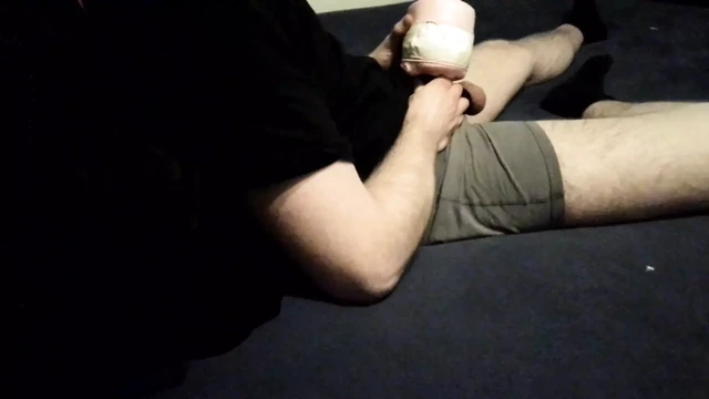 Связанный член и яйца и член с cocksleeve в домашнем тугом искусстве, трах с тугой вагиной