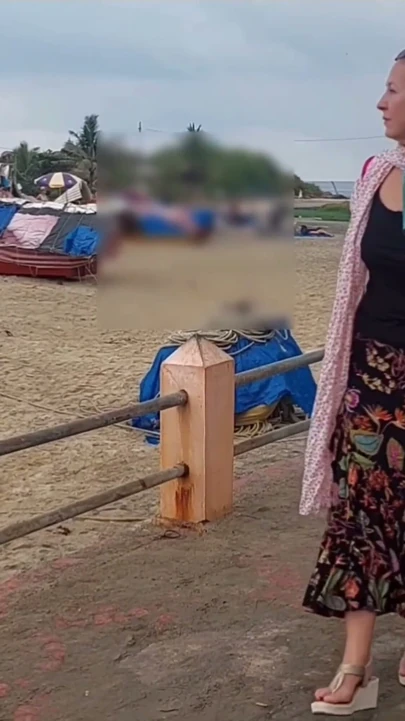 Olgun sarışın eş günlük seksin tadını çıkarıyor