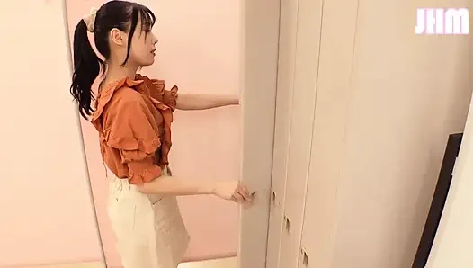 Göğüs muayenesi oyununda on kadın, muayeneleri gizli arzuya dönüştürüyor. - D