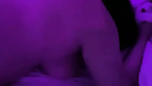 Karısını sikiyor ve anal deliğine ve götüne boşalıyor