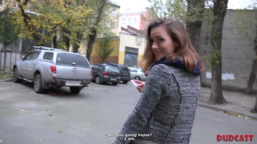 Güzel kız sözde ajan ile harika seks kandırdı