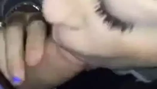 güzel gözler ve pembe dudaklar emme horoz