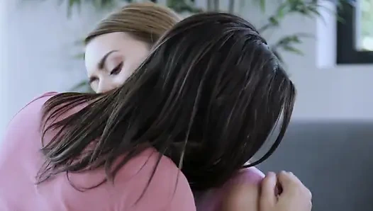 Lezbiyen üvey kız kardeş 6 sahne 3 kız kardeş lezbiyenler