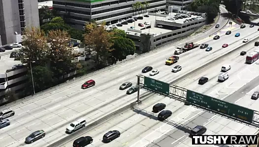 Tushyraw, kıçına hakim olmak için yaşıyor