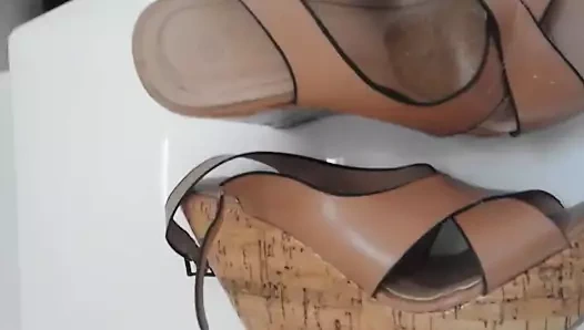 Boşalma seksi kız arkadaş topuklu ayakkabılar