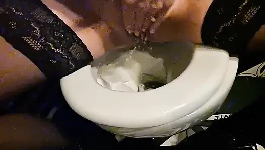 Compilation de pisse. Pluie dorée. Femdom pisse. Chatte à raser. Épisode 10315